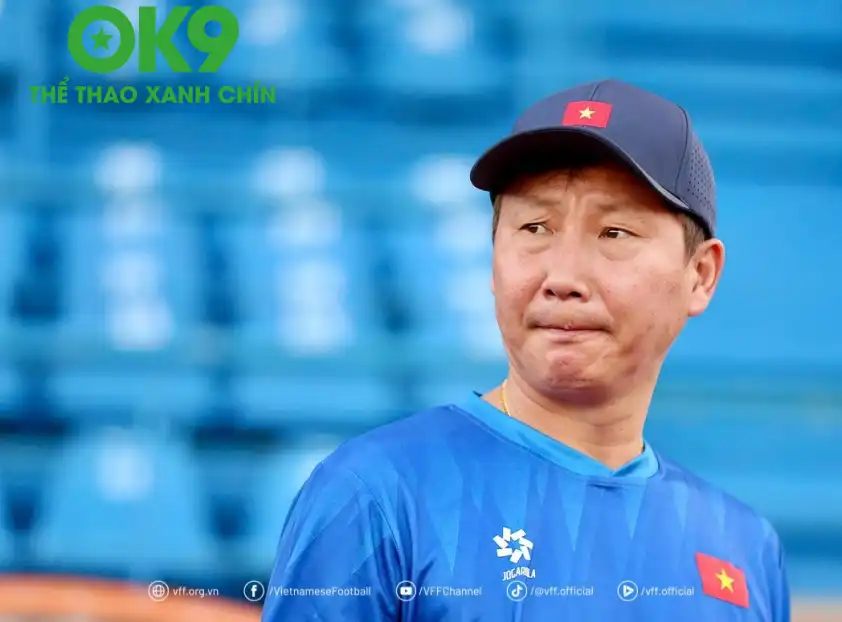 HLV Kim Sang Sik trong ngày hội quân trở lại (Ảnh: VFF)